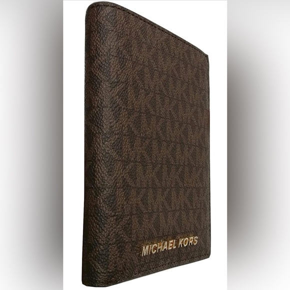 Michael Kors Handbags - NWT Michael Kors Leather Jet Set Travel Passport Holder Wallet Case